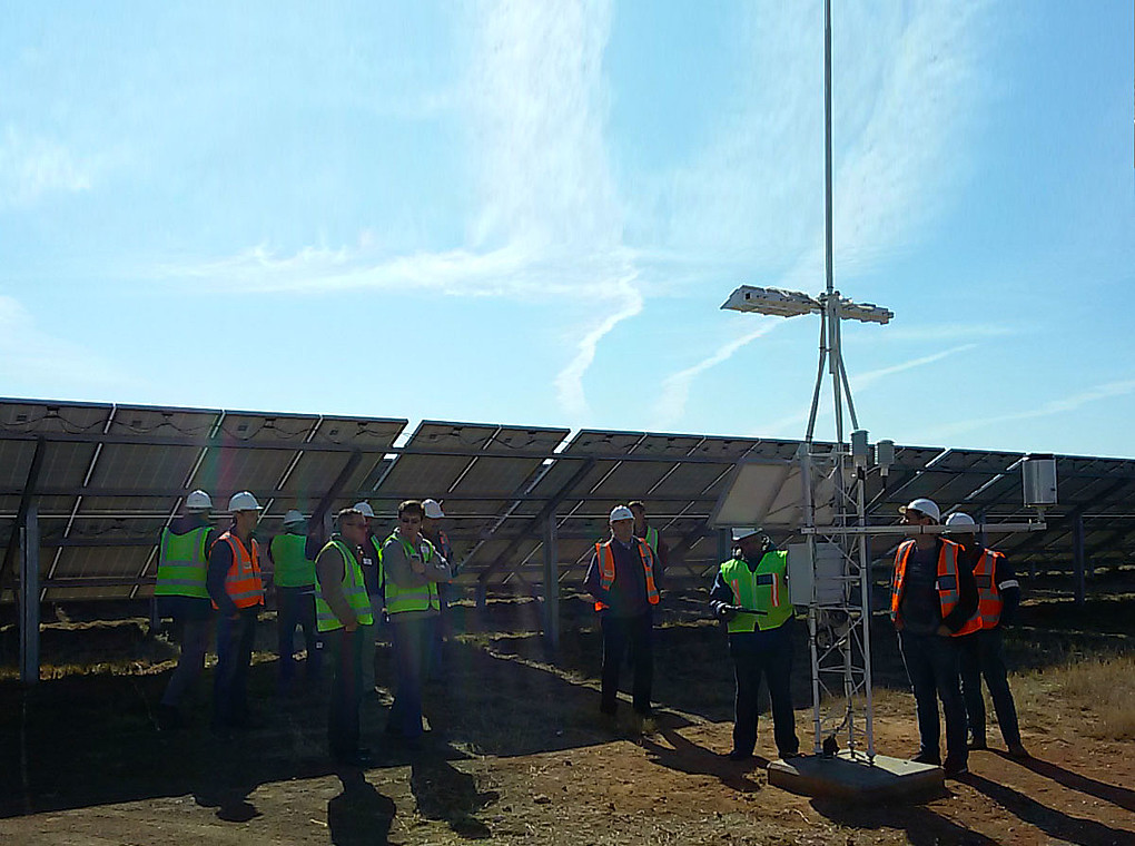 [Translate to Englisch:] Anlagenbesuch in Bloemfontein, PV-Kraftwerk mit 70 MW