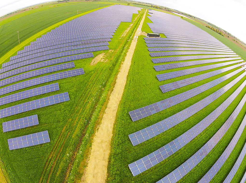 Luftbild des PV Parks Wrangel in Großbritannien.