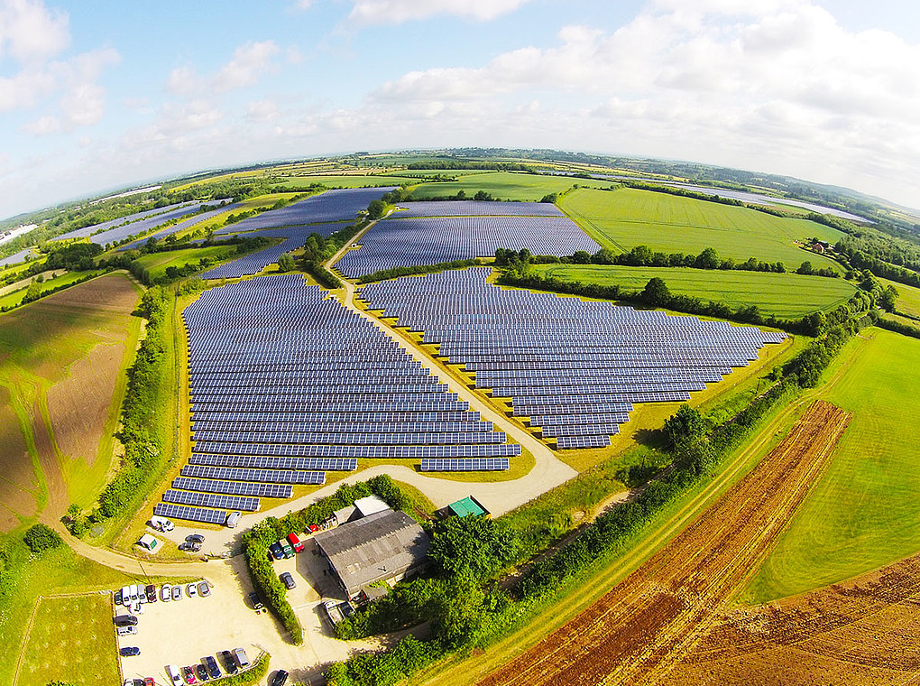 Luftbild der 10 MW PV-Anlage in Swindon