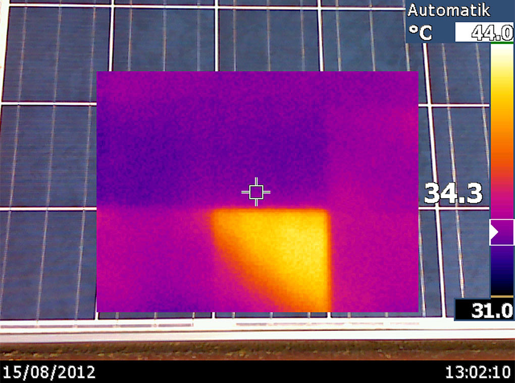 thermographische Aufnahme einer heißen Zelle in einen Module einer PV-Anlage
